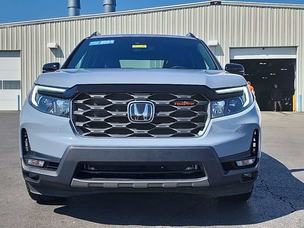 Certified 2024 Honda Passport TrailSport image 2