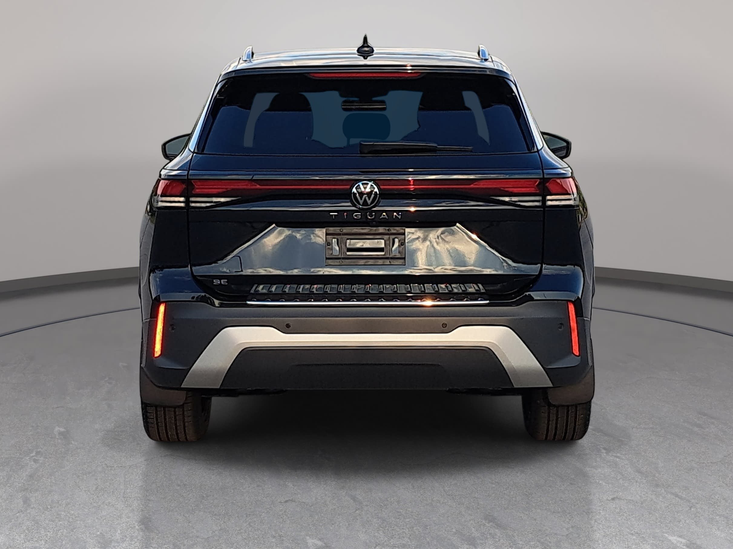 Used 2026 Volkswagen Tiguan SE FWD image 6