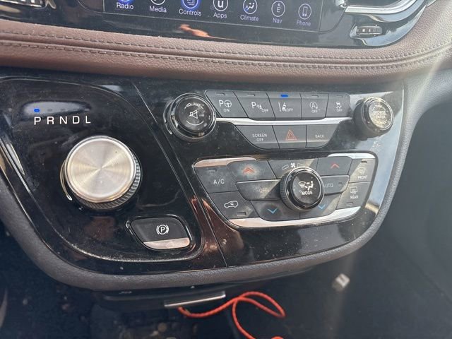 Used 2017 Chrysler Pacifica Limited image 9