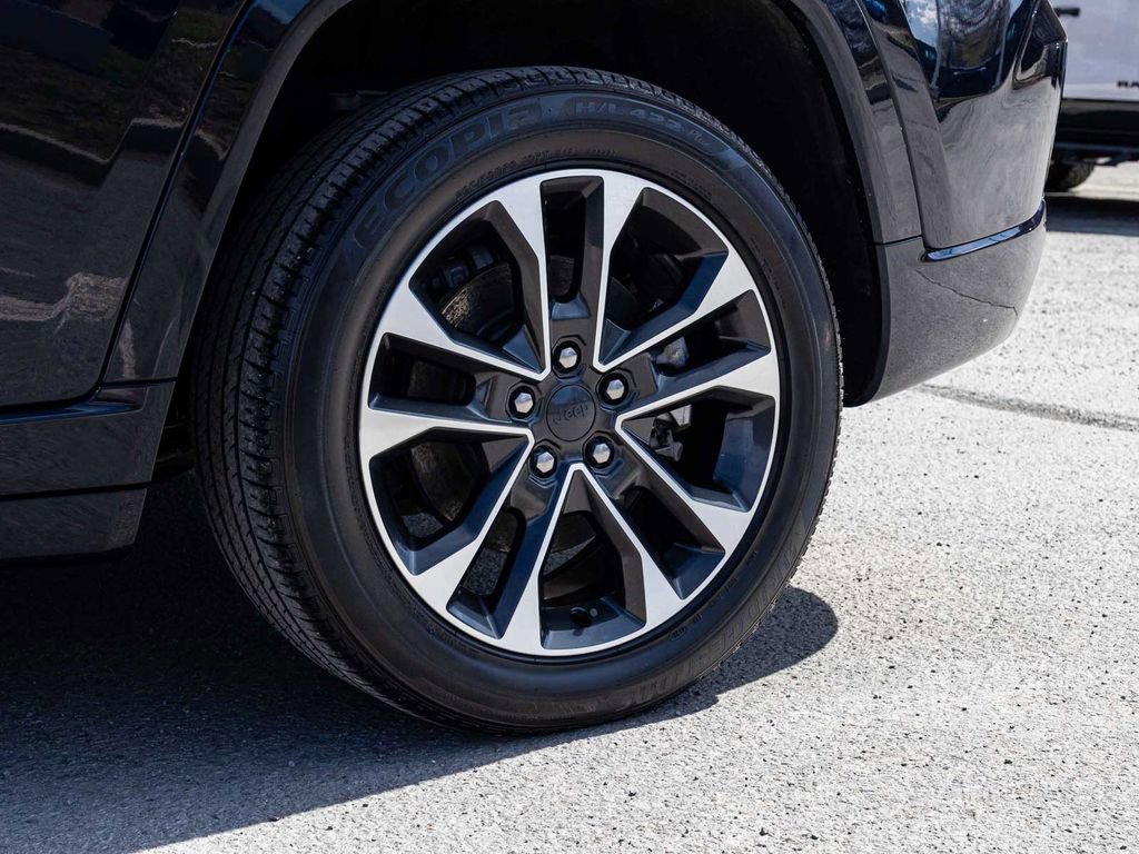 Used 2022 Jeep Grand Cherokee Overland AWD/4WD image 8