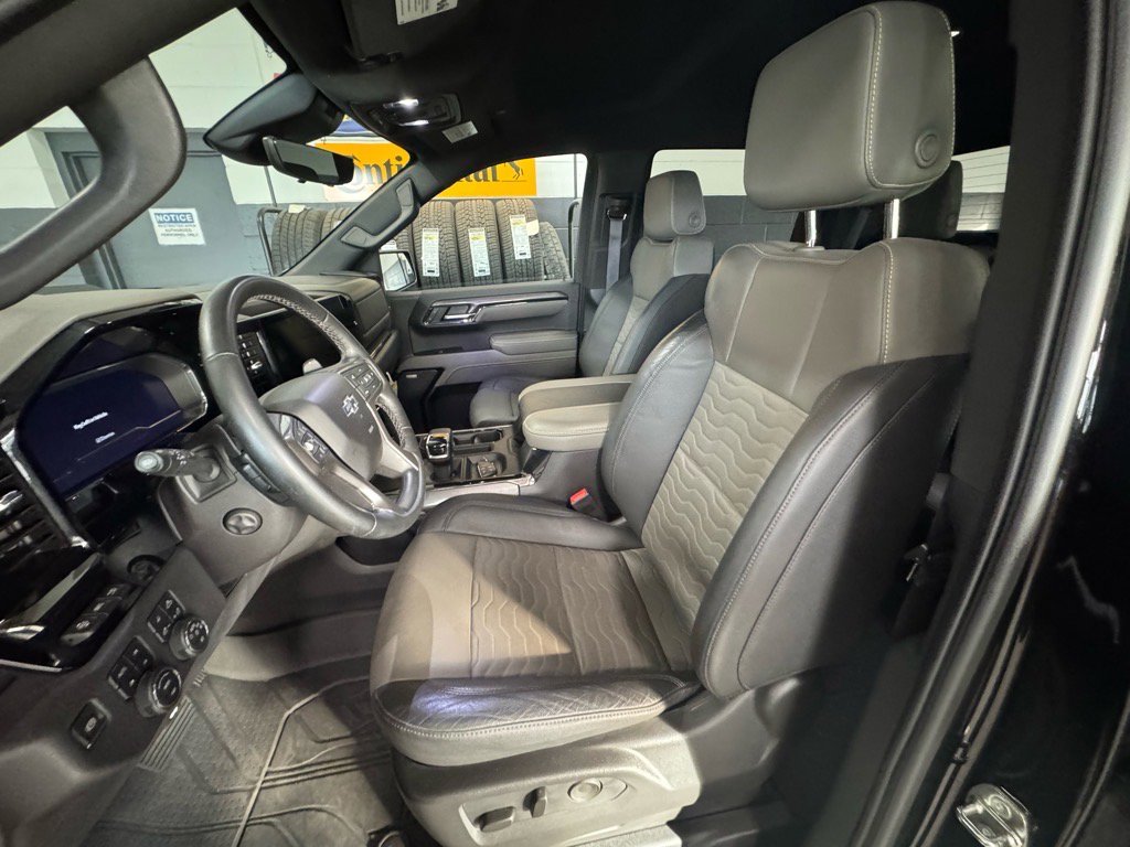 Used 2024 Chevrolet Silverado 1500 ZR2 w/ Technology Package image 19