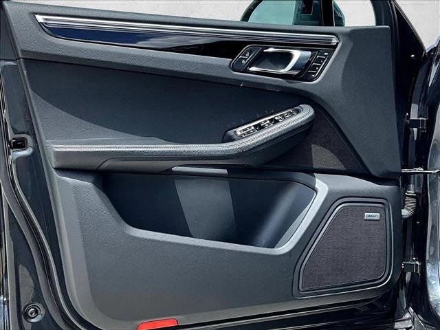 Used 2020 Porsche Macan AWD/4WD image 18