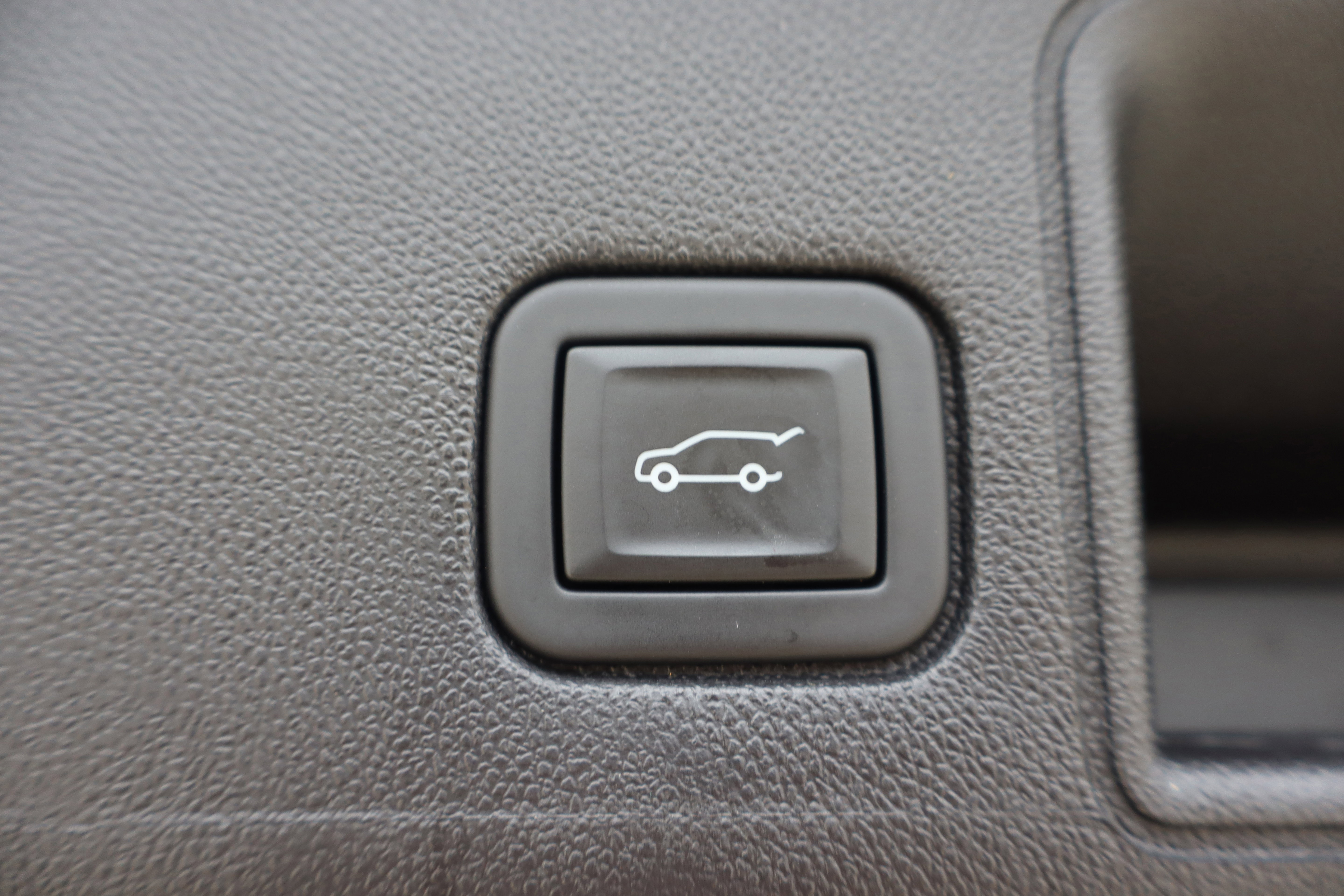 Used 2024 GMC Terrain SLE w/ Driver Convenience Package image 23
