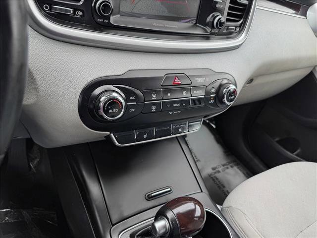 Used 2017 Kia Sorento LX w/ LX Convenience Package image 15