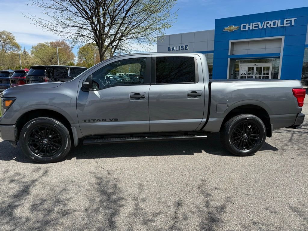 Used 2018 Nissan Titan SL w/ Midnight Edition AWD/4WD image 2