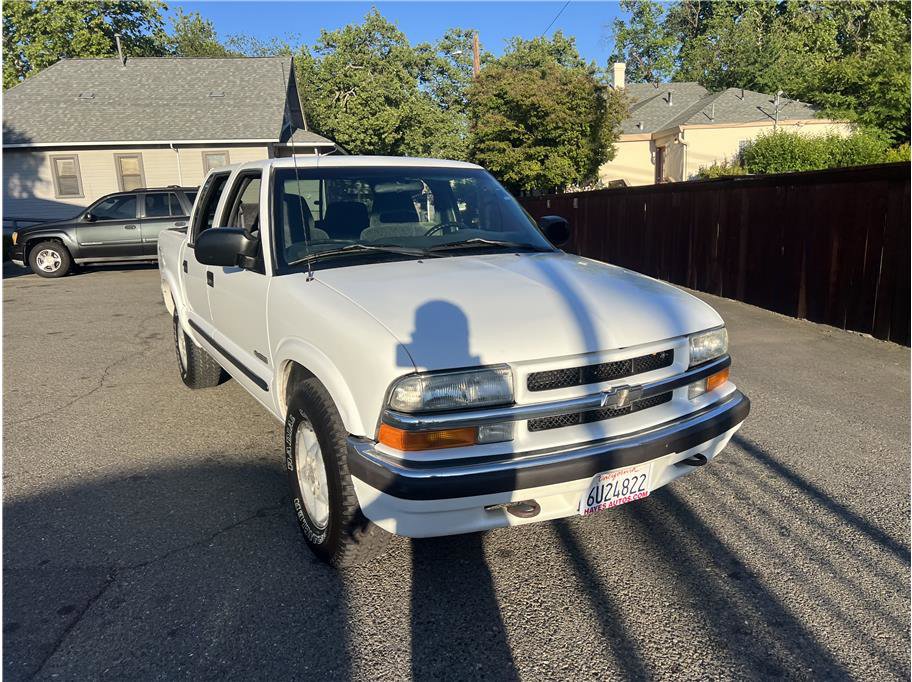 Used 2001 Chevrolet S10 Pickup LS w/ Cold-Climate Pkg AWD/4WD image 3
