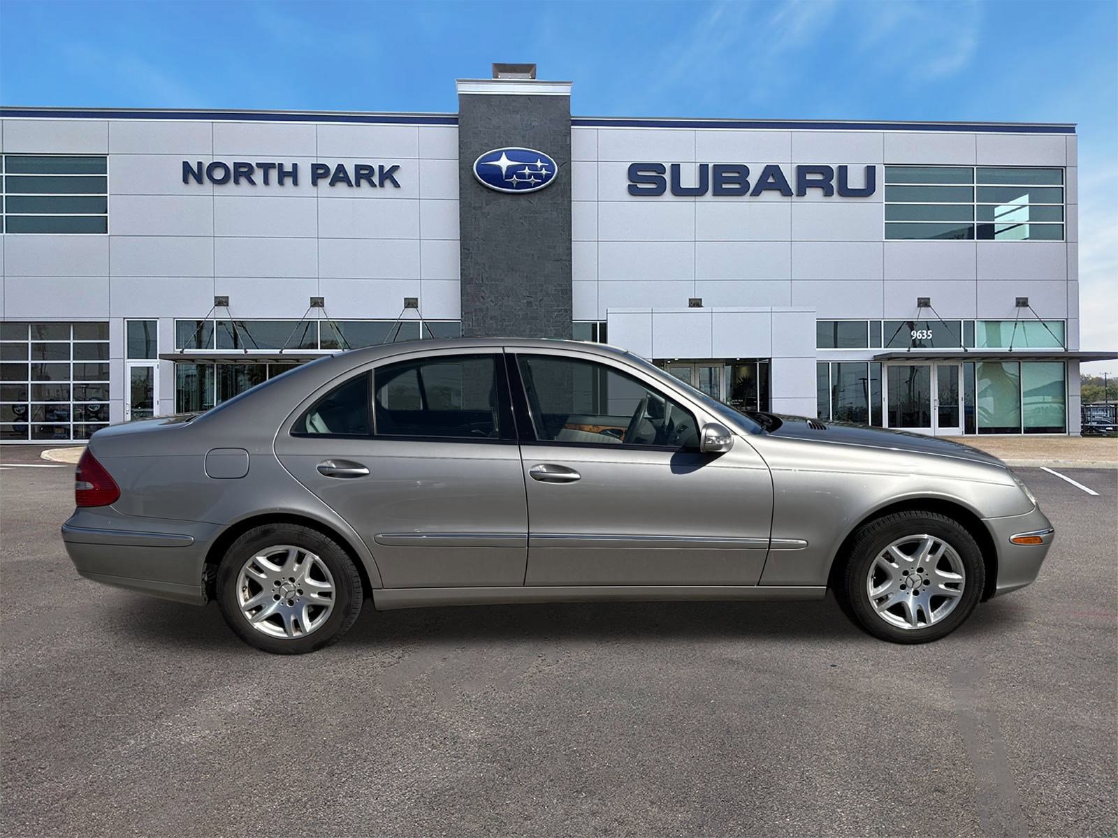 Used 2006 Mercedes-Benz E 320 CDI Sedan image 2