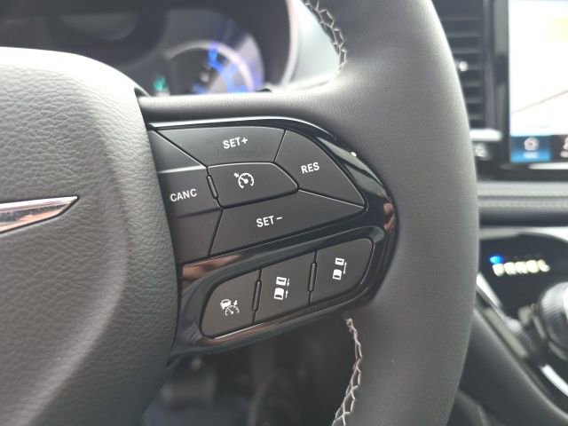 Used 2026 Chrysler Pacifica Premium image 22