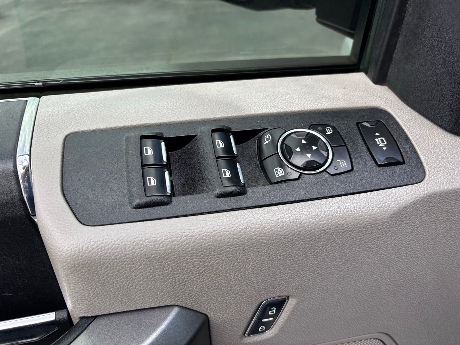 Used 2017 Ford F250 XLT w/ XLT Value Package image 17