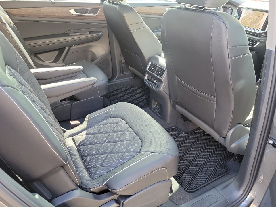 New 2025 Volkswagen Atlas SEL Premium R-Line image 29