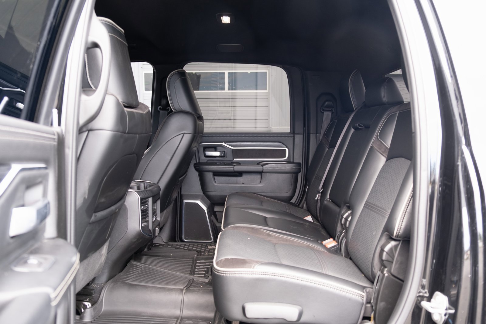 Used 2024 RAM 2500 Laramie w/ Night Edition image 17