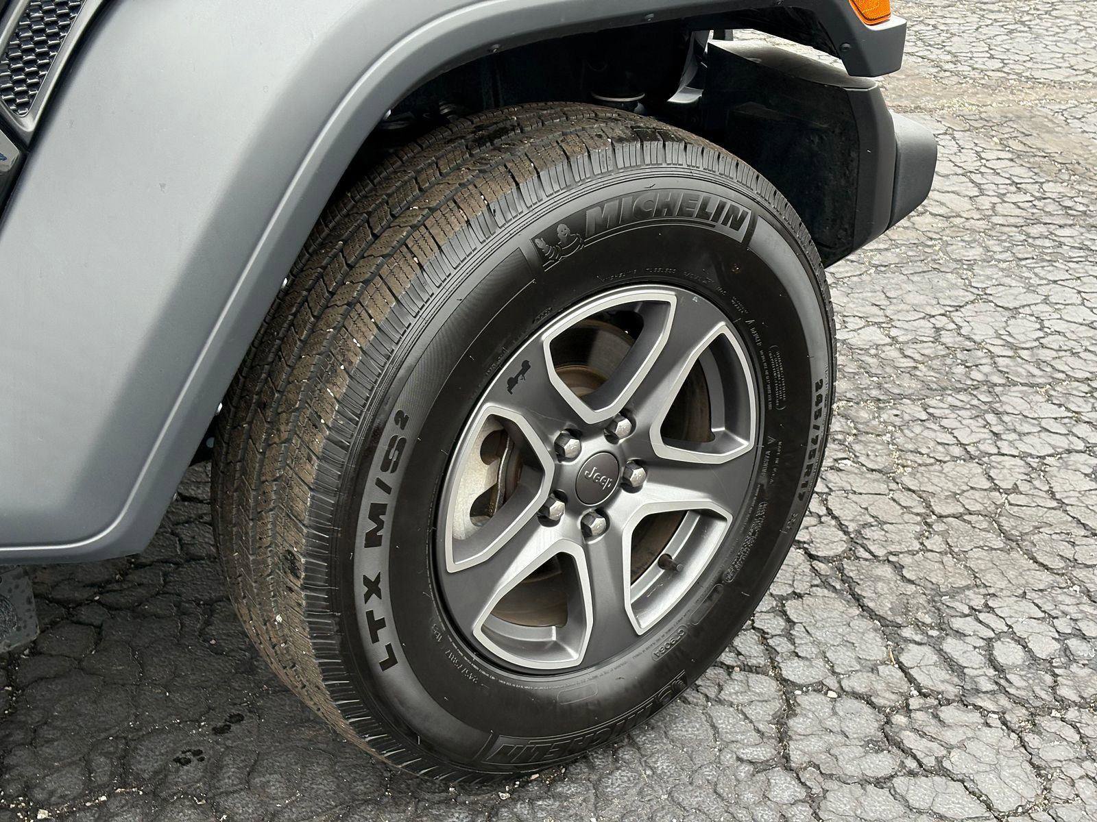 Used 2023 Jeep Wrangler Sport S image 9