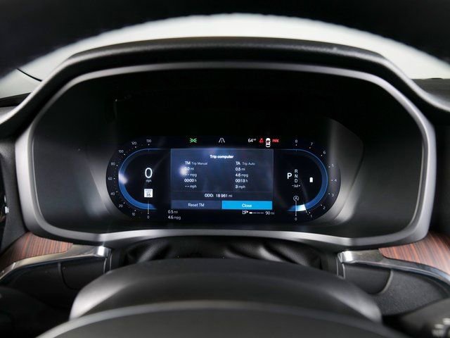 Used 2025 Volvo V60 B5 Cross Country Plus image 18