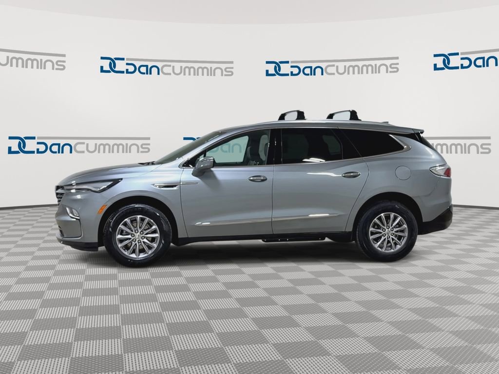 Used 2023 Buick Enclave Essence image 6