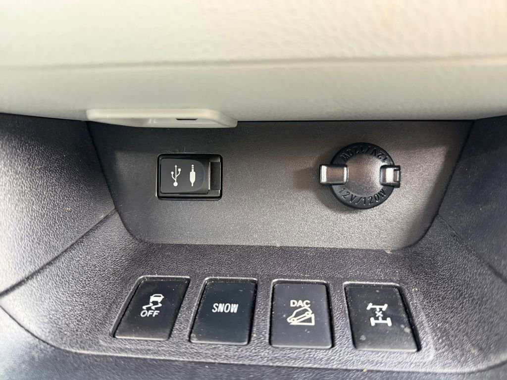Used 2015 Toyota Highlander Limited AWD/4WD image 24
