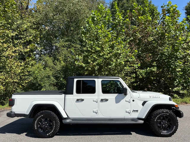 Used 2024 Jeep Gladiator Sport AWD/4WD image 5