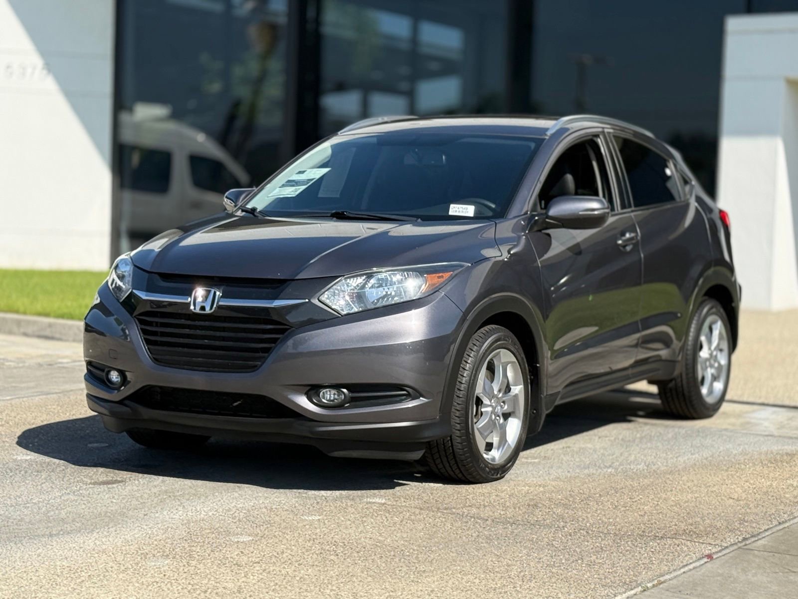 Used 2016 Honda HR-V EX-L image 2