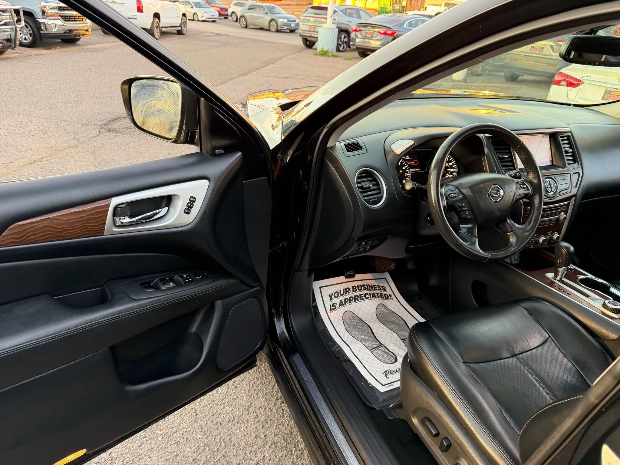 Used 2018 Nissan Pathfinder Platinum w/ Cargo Package image 12