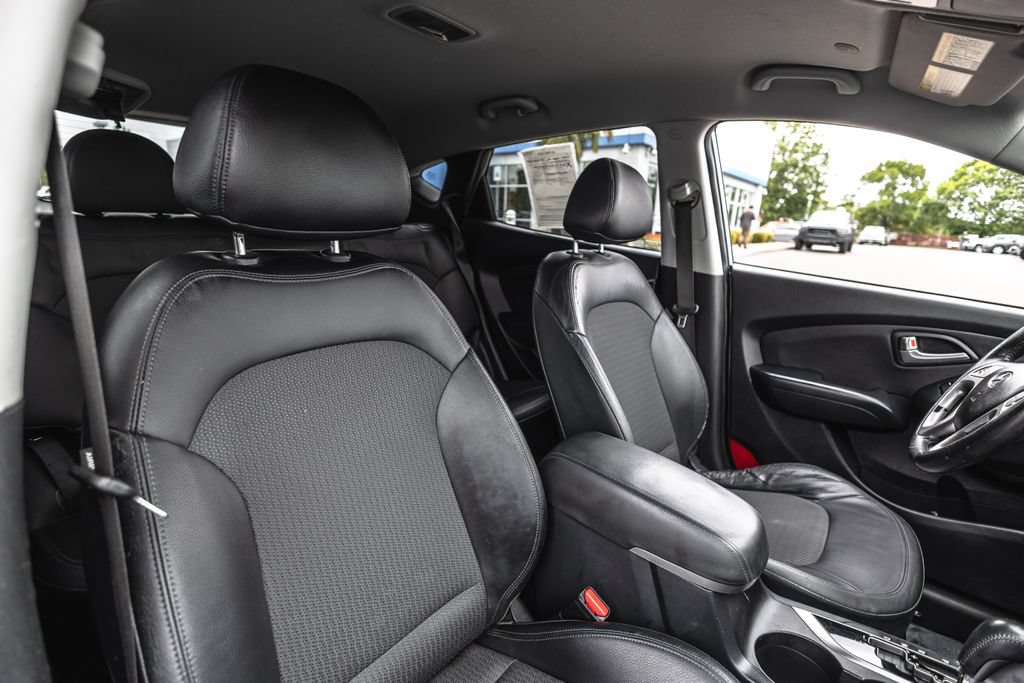 Used 2011 Hyundai Tucson GLS FWD image 28