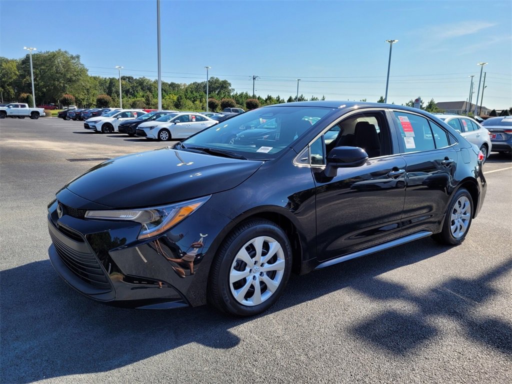 New 2025 Toyota Corolla LE image 3