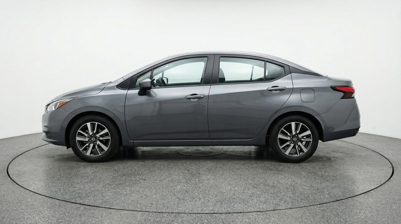 Used 2025 Nissan Versa SV image 5