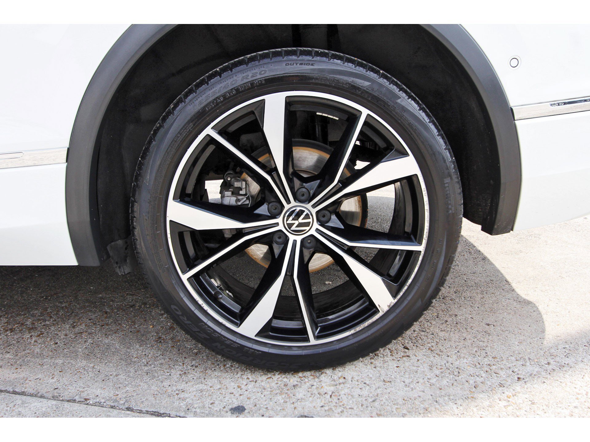 Used 2022 Volkswagen Tiguan SEL R-Line image 33