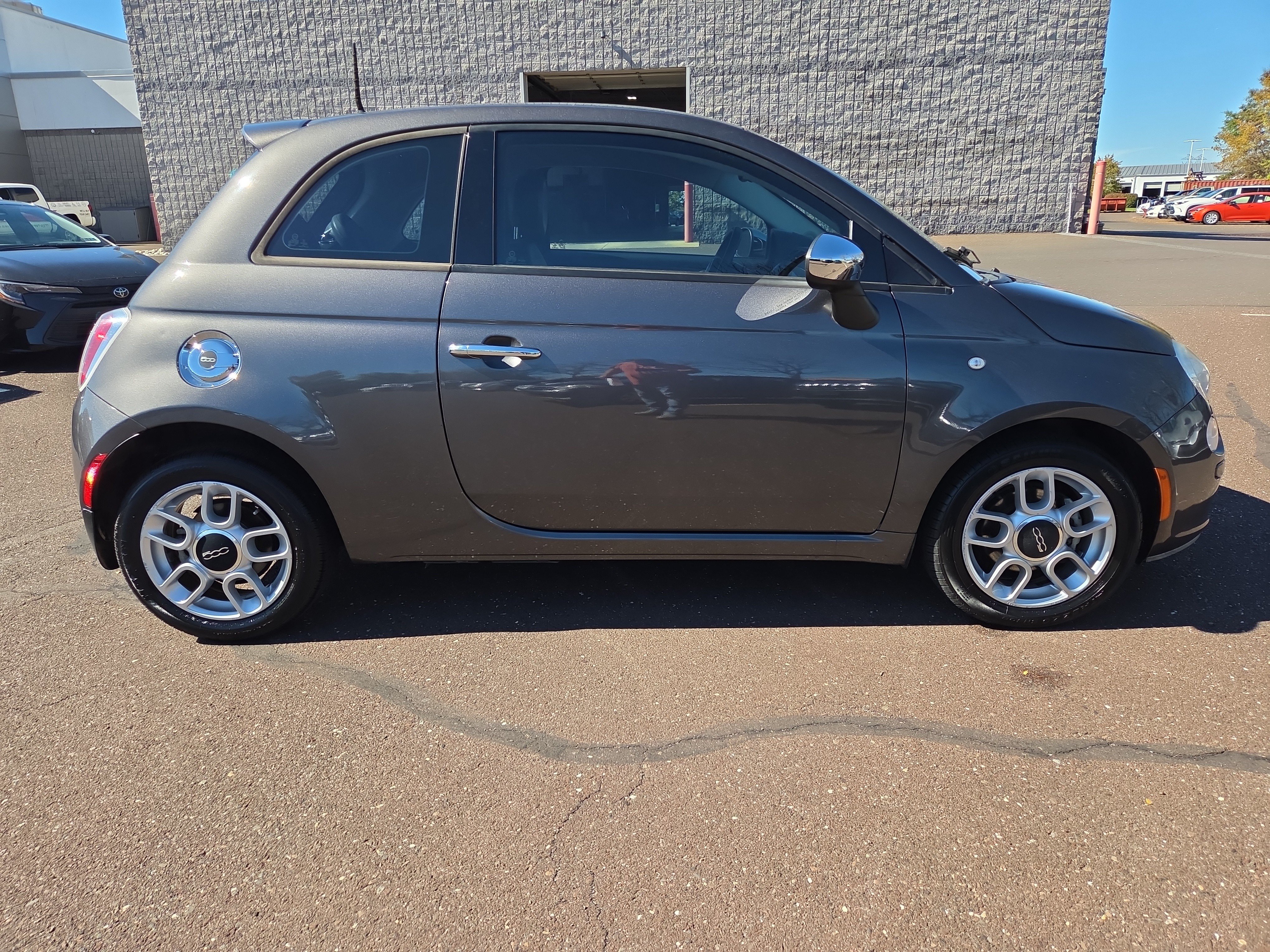 Used 2015 FIAT 500 Pop FWD image 2
