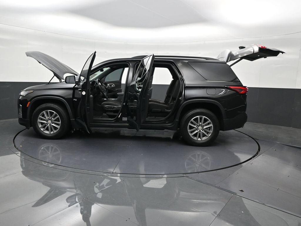 Used 2022 Chevrolet Traverse LT image 34