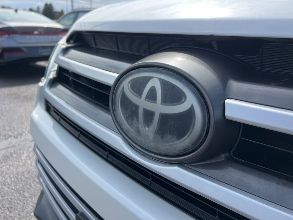 Used 2017 Toyota Highlander LE AWD/4WD image 28