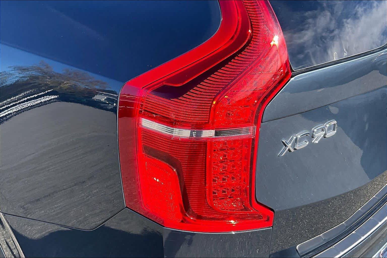 Used 2023 Volvo XC90 B6 Plus w/ Protection Package Premier AWD/4WD image 27