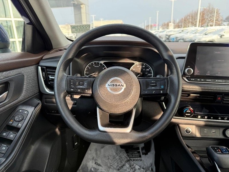 Used 2021 Nissan Rogue SV image 13