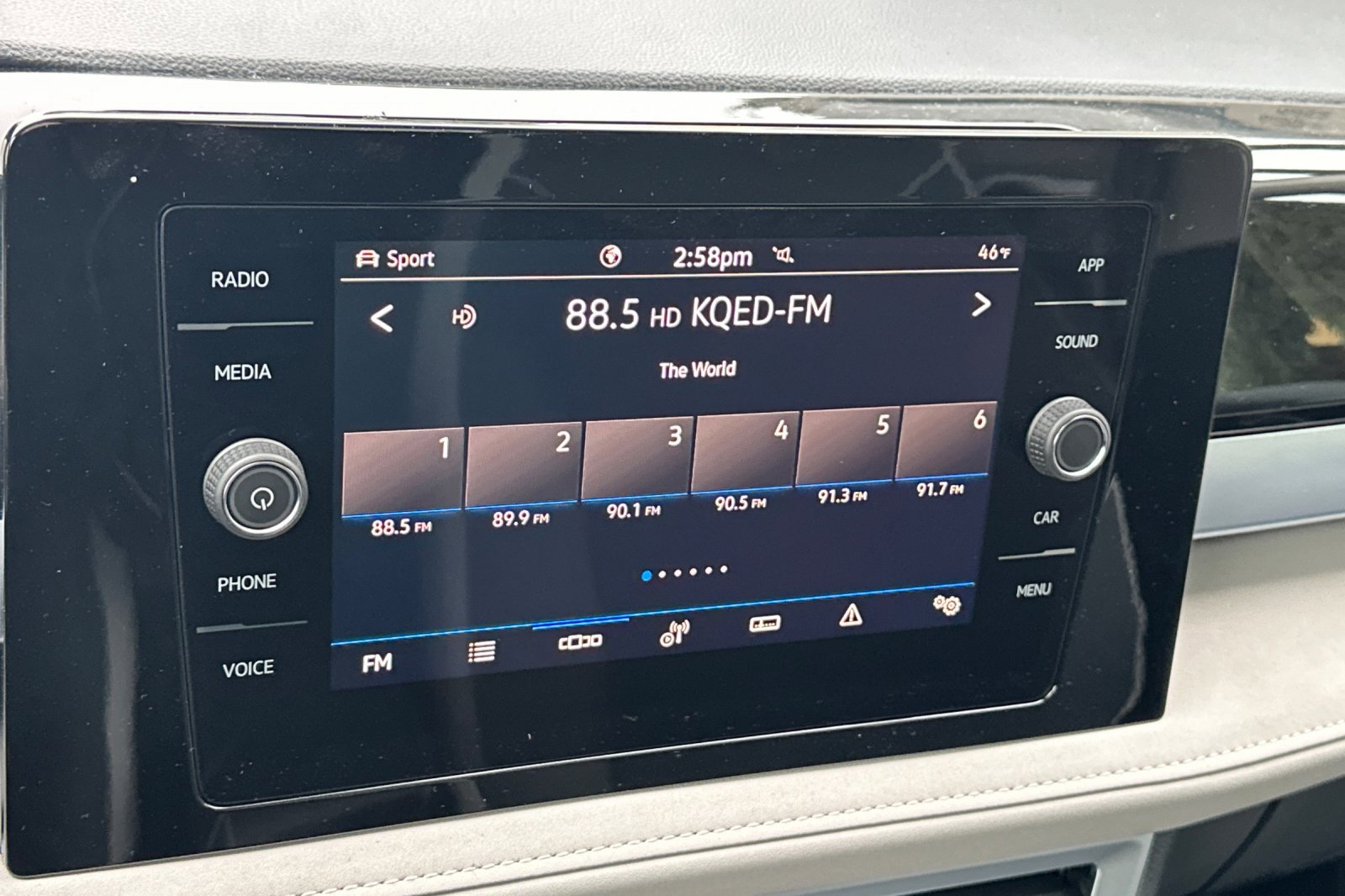 New 2026 Volkswagen Taos SE image 18