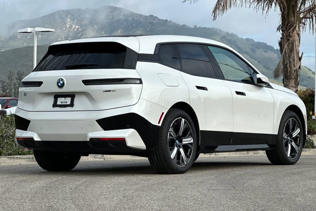 Used 2023 BMW iX xDrive50 w/ Sport Package image 3