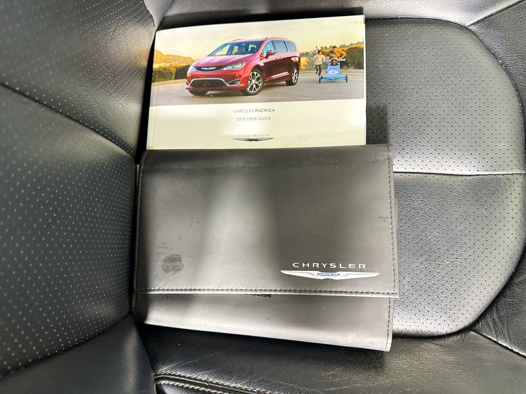 Used 2018 Chrysler Pacifica Touring-L FWD image 40
