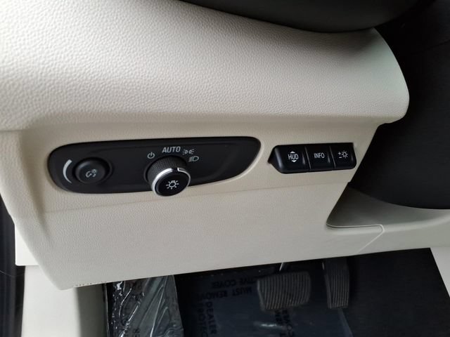 Used 2022 Buick Envision Avenir w/ Technology Package II AWD/4WD image 30
