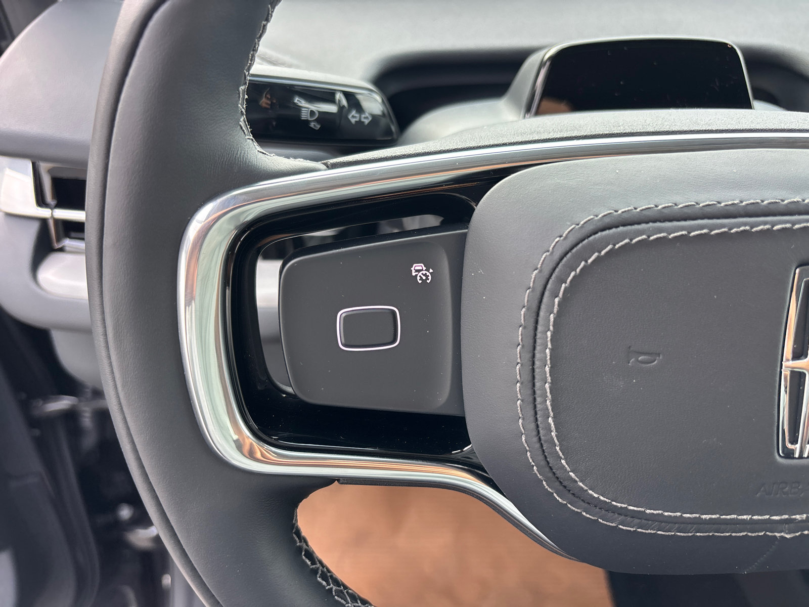 New 2026 Lincoln Navigator Premiere AWD/4WD image 16