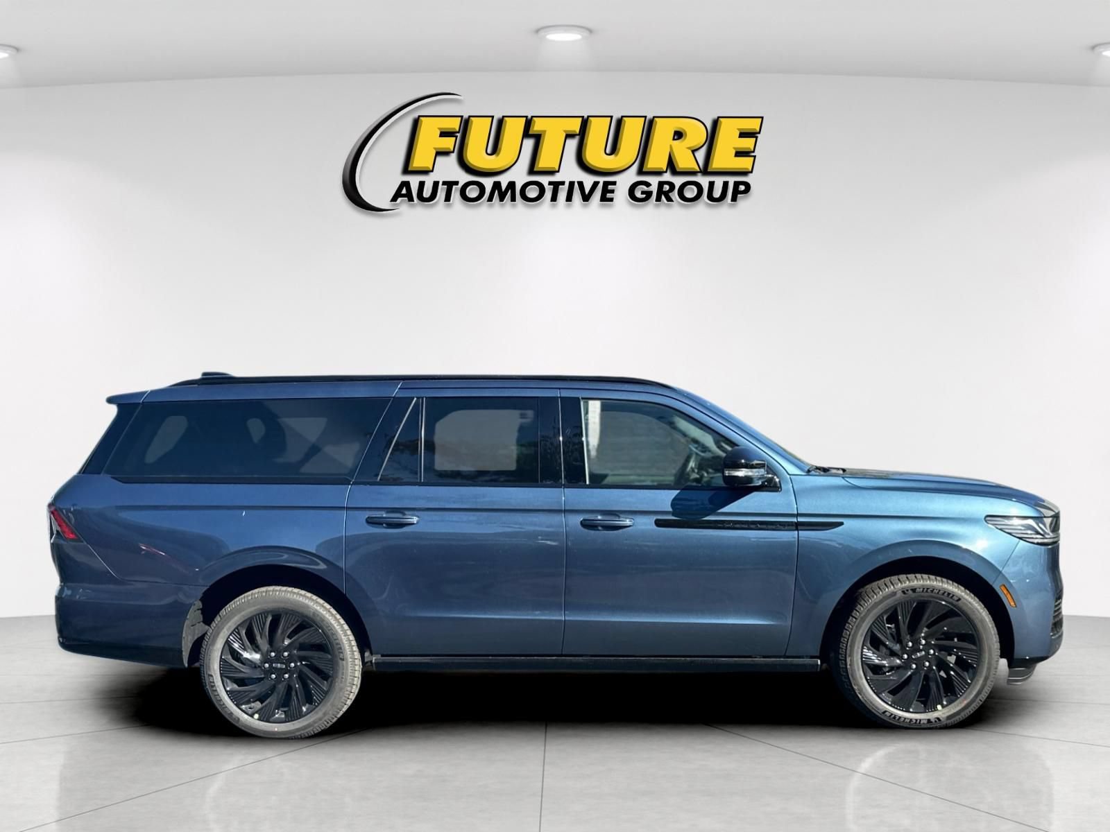 New 2027 Lincoln Navigator L Reserve w/ Jet Appearance Package AWD/4WD image 2
