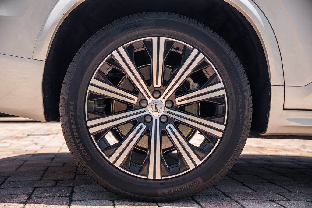 Used 2023 Volvo XC90 B5 Core w/ Protection Package Premier AWD/4WD image 13
