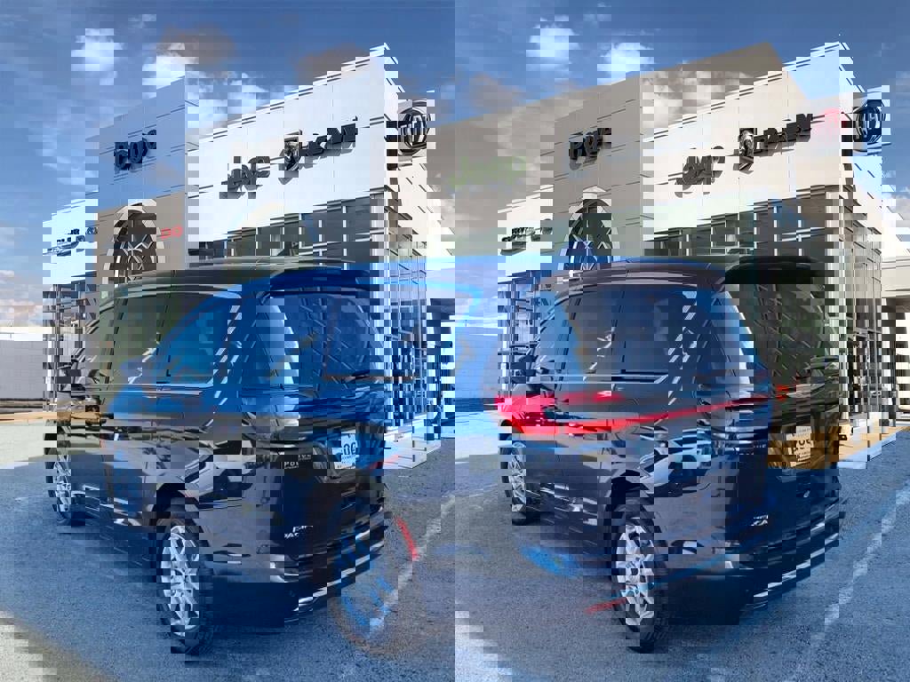 New 2025 Chrysler Pacifica Select image 3