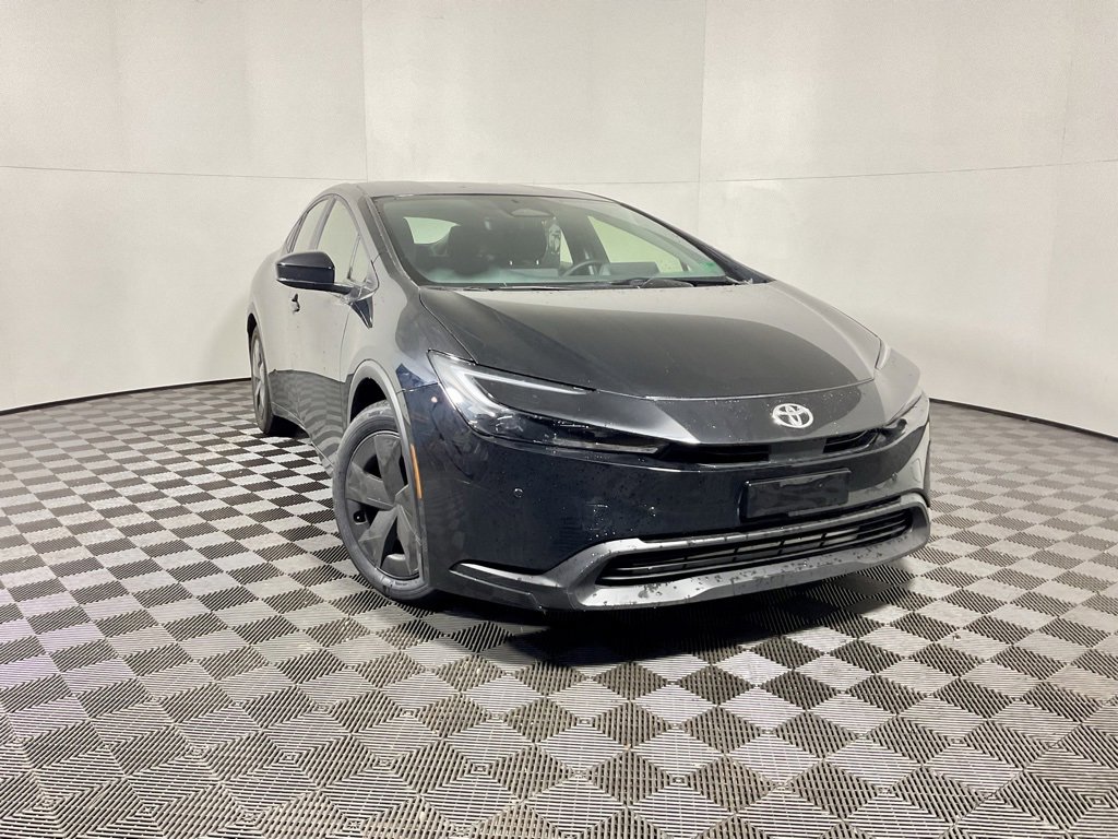 Used 2025 Toyota Prius LE image 1