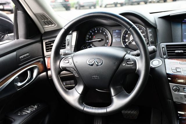 Used 2015 INFINITI Q70 3.7 w/ Deluxe Touring Package AWD/4WD image 20