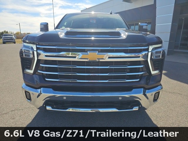 Used 2024 Chevrolet Silverado 3500 LTZ w/ LTZ Convenience Package image 2