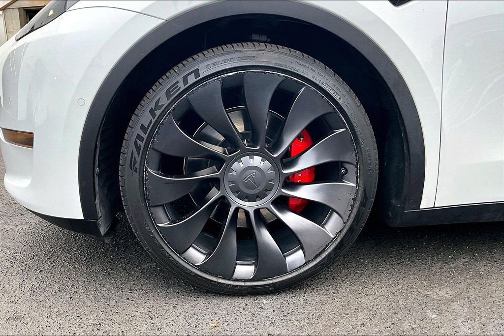 Used 2022 Tesla Model Y Performance image 30
