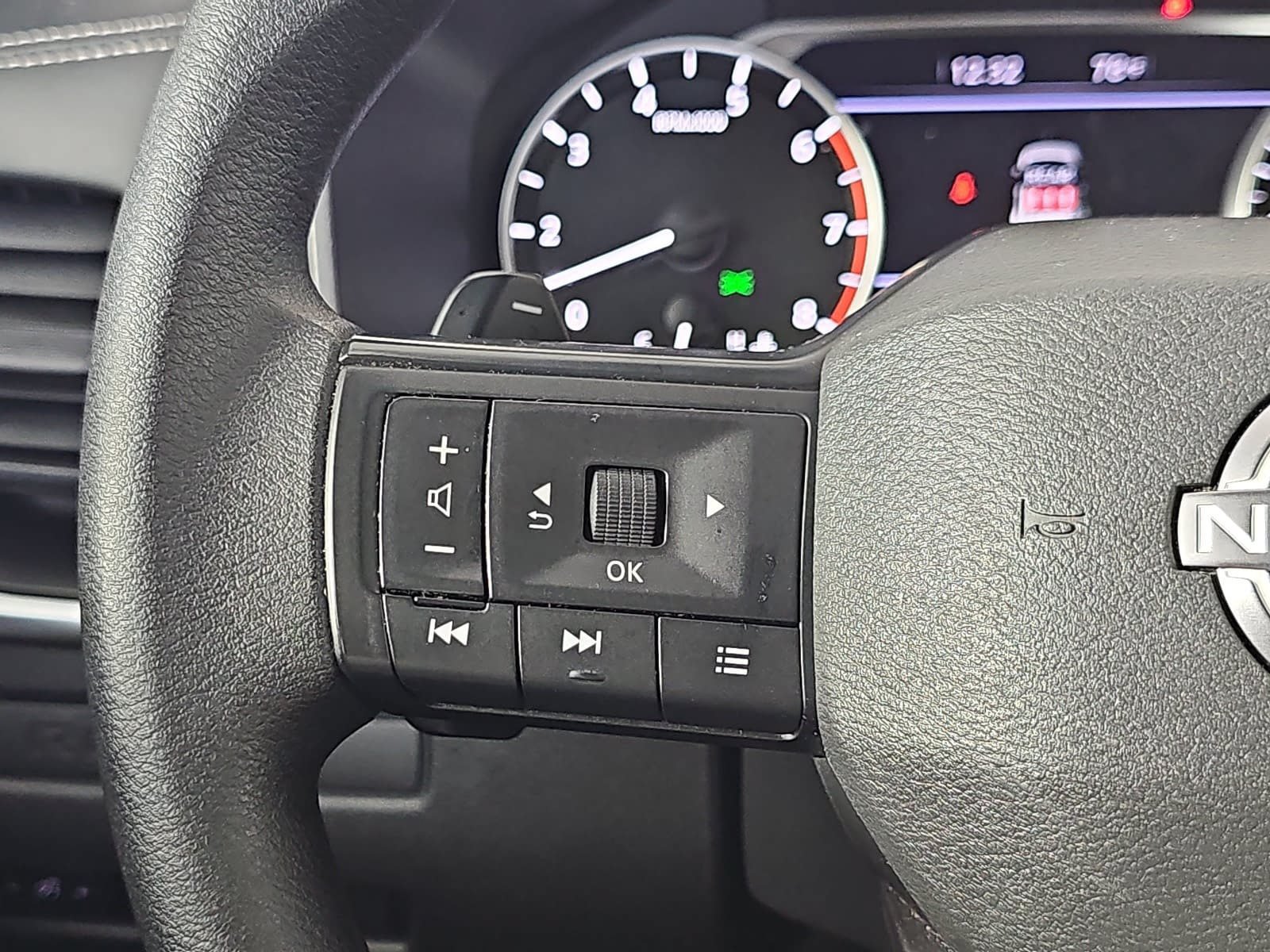 Used 2025 Nissan Rogue S FWD image 16