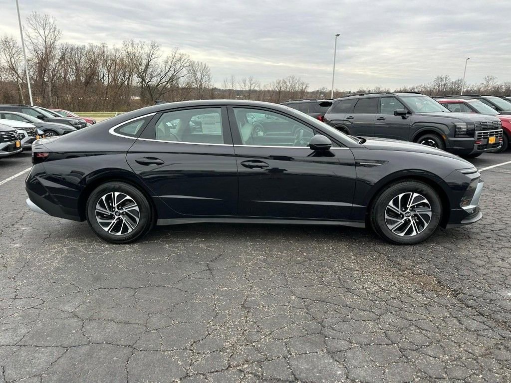 New 2026 Hyundai Sonata Blue FWD image 2