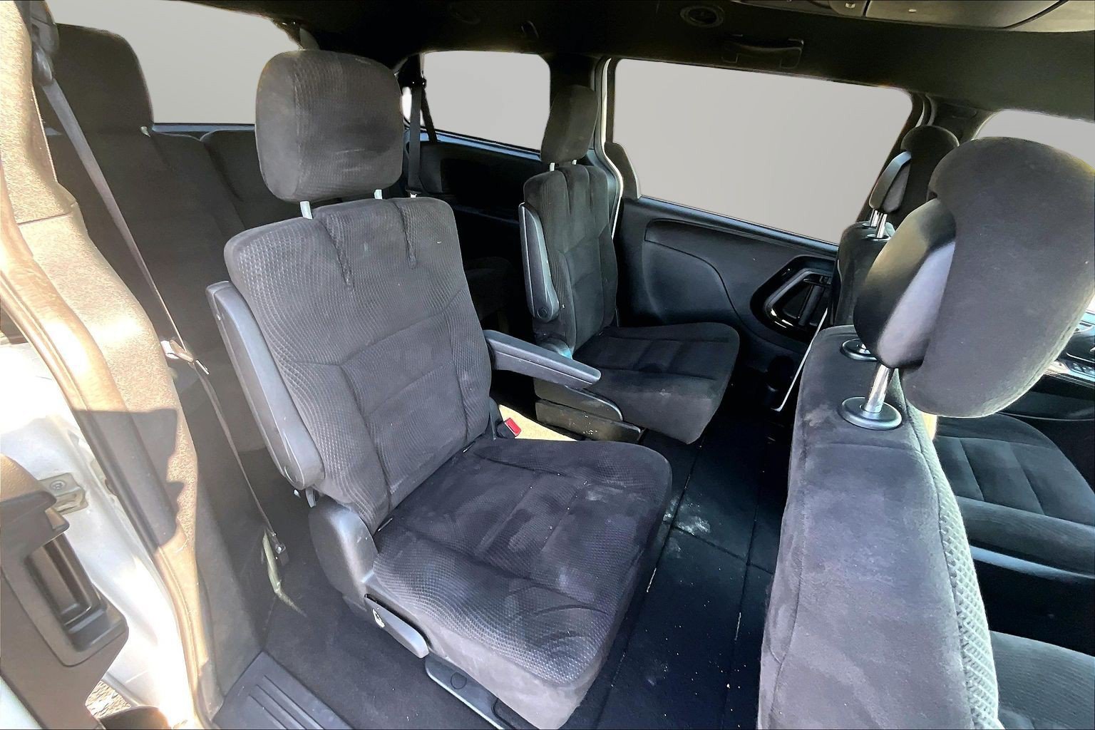 Used 2017 Dodge Grand Caravan SE FWD image 16