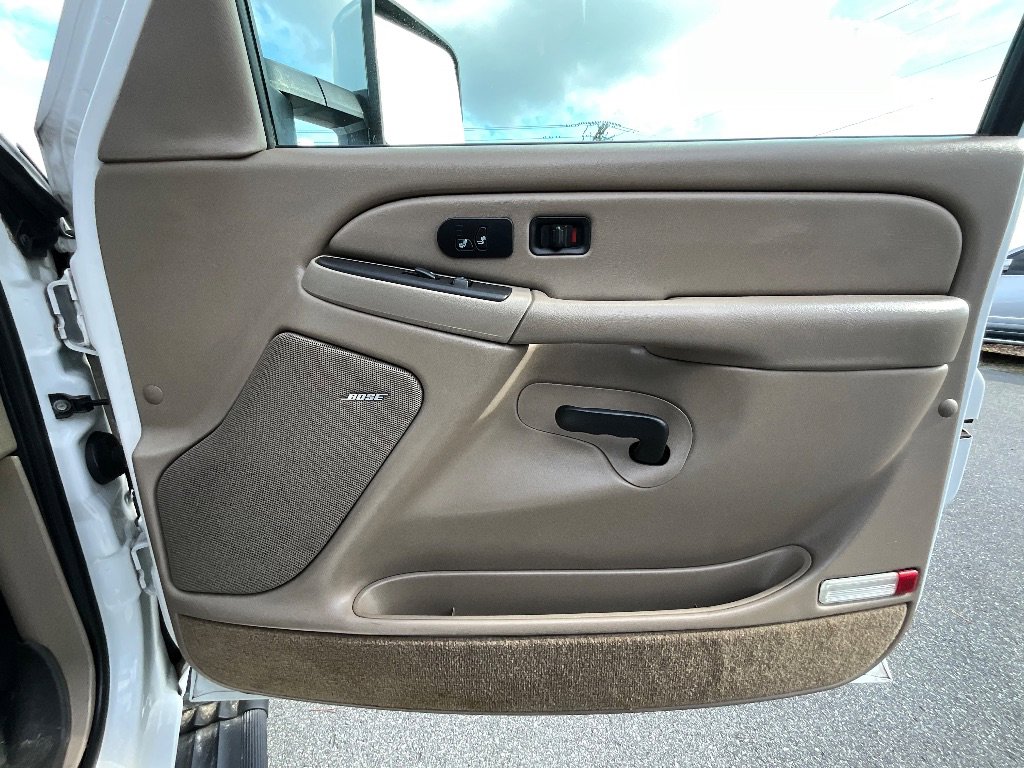 Used 2005 GMC Sierra 2500 SLT w/ Heavy-Duty Power Package image 26