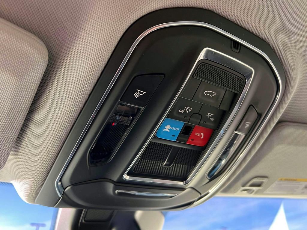 Certified 2023 Jeep Grand Cherokee Laredo w/ Luxury Tech Group I image 31