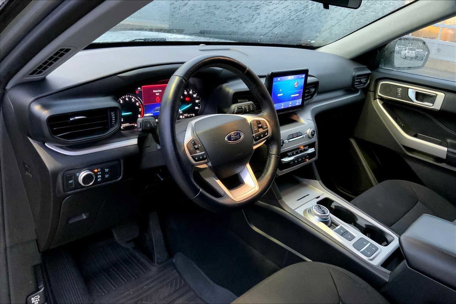 Used 2022 Ford Explorer XLT image 31