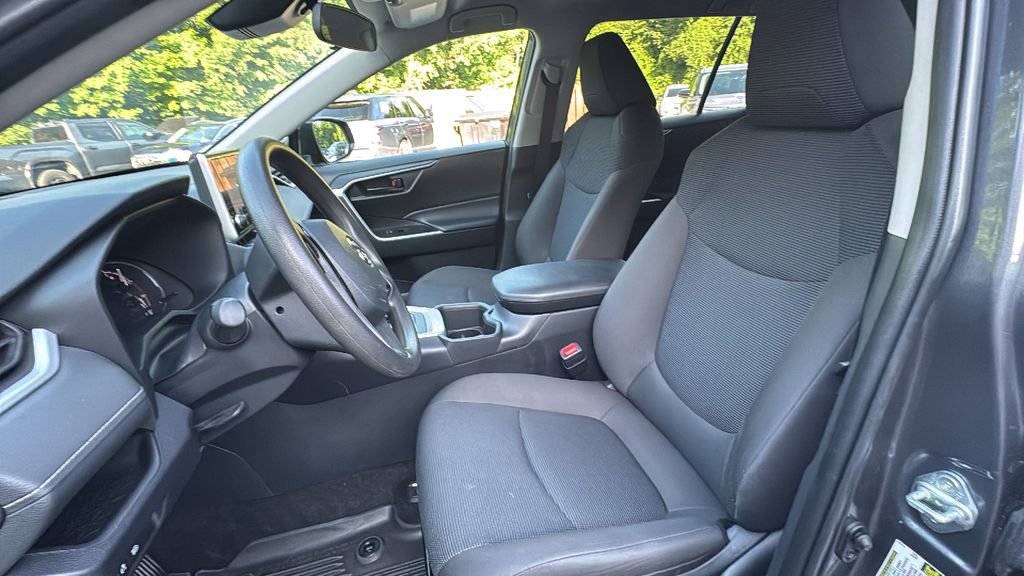 Used 2024 Toyota RAV4 LE AWD/4WD image 10